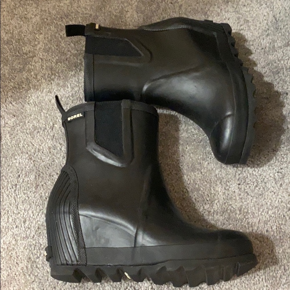 Black Sorel Short Wedge Rain Boots Size 8.5